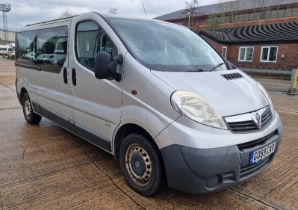 SILVER VAUXHALL VIVARO COMBI LWB DIESEL MINIBUS 1995CC FIRST REGISTERED 1/9/2009 REG:GO59CAR