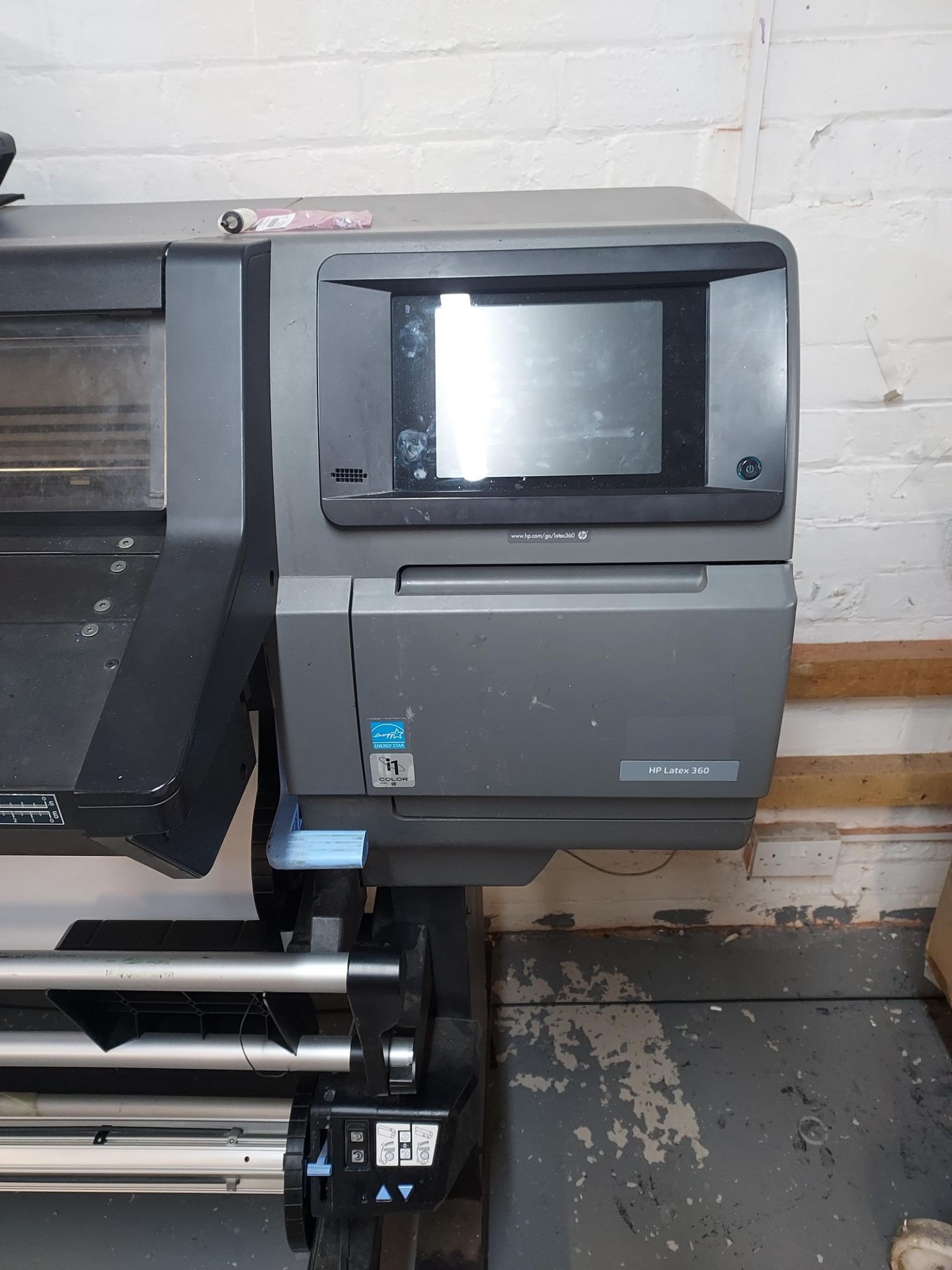 HP LATEX 360 64 FORMAT PRINTER D.O.M. - 09 MAY 2014 VOLTAGE: 200-240V *** NOTE: ASSET LOCATED IN - Image 2 of 3