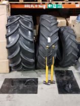 3 X VARIOUS SIZE LIFTING TRACTOR TYRES WITH 2 JCB HAMMERS AND 2 X METAL PULLING / PUSHING PLATES