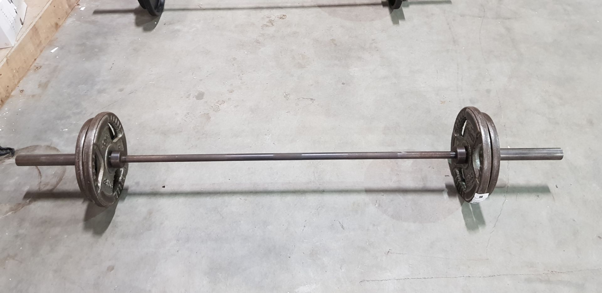 1 X OLYMPIC 20 KG BARBELL - WITH BODY POWER IRON WEIGHT PLATES - INCLUDES QUICK RELEASE CLIPS 2 X 20