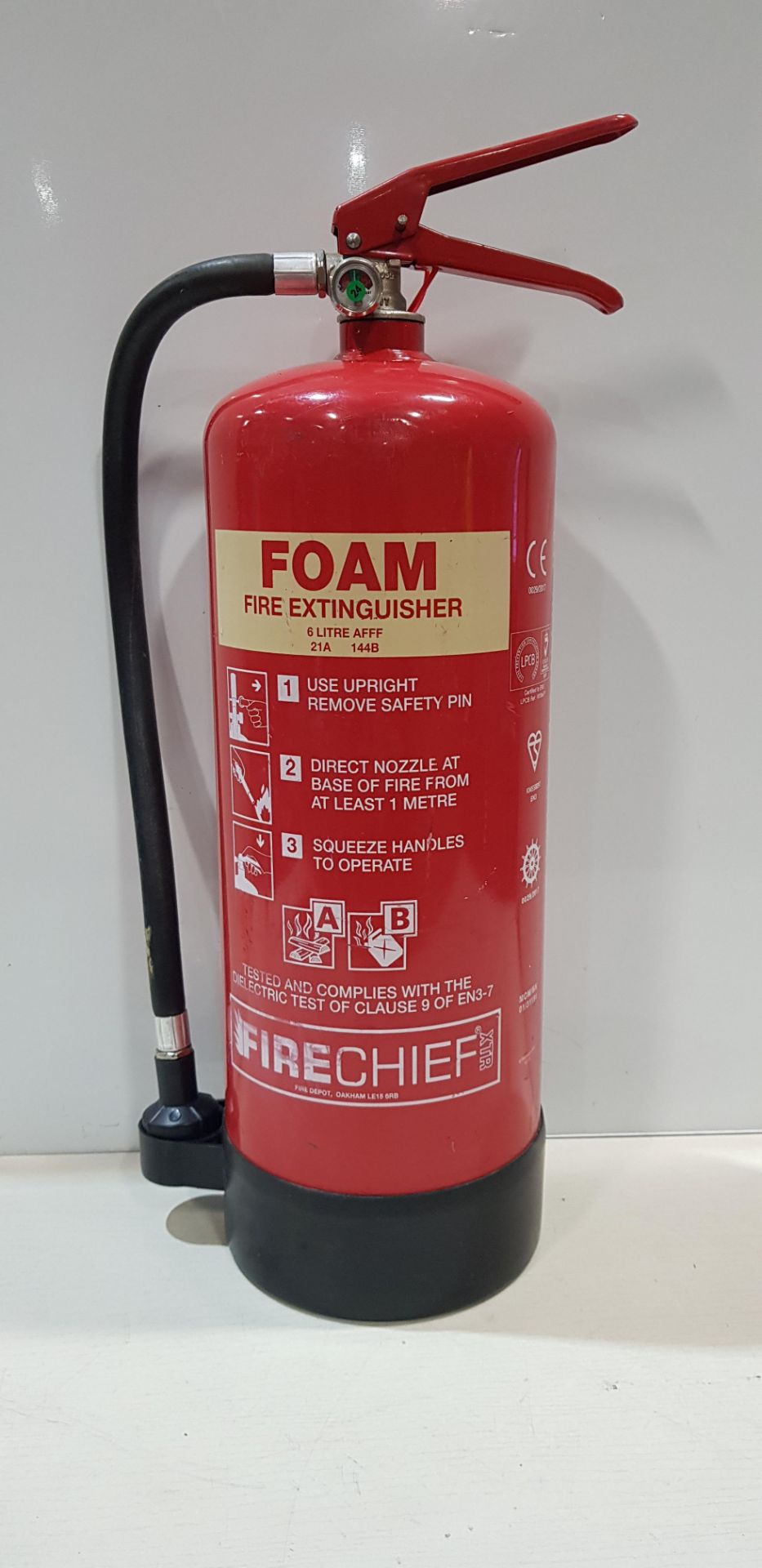 10 X REFURBISHED / REFILLED/ RECENTLY RE-TESTED COMMANDER 6 LITRE FOAM FIRE EXTINGUISHERS ( SERVICED
