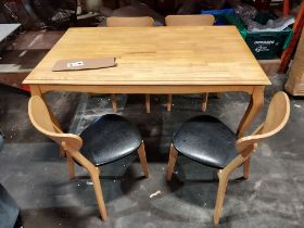 1 X WOODEN OAK DINING TABLE WITH 4 WOODEN OAK AND BLACK LEATHER LOOK DINING CHAIRS ( PLEASE NOTE