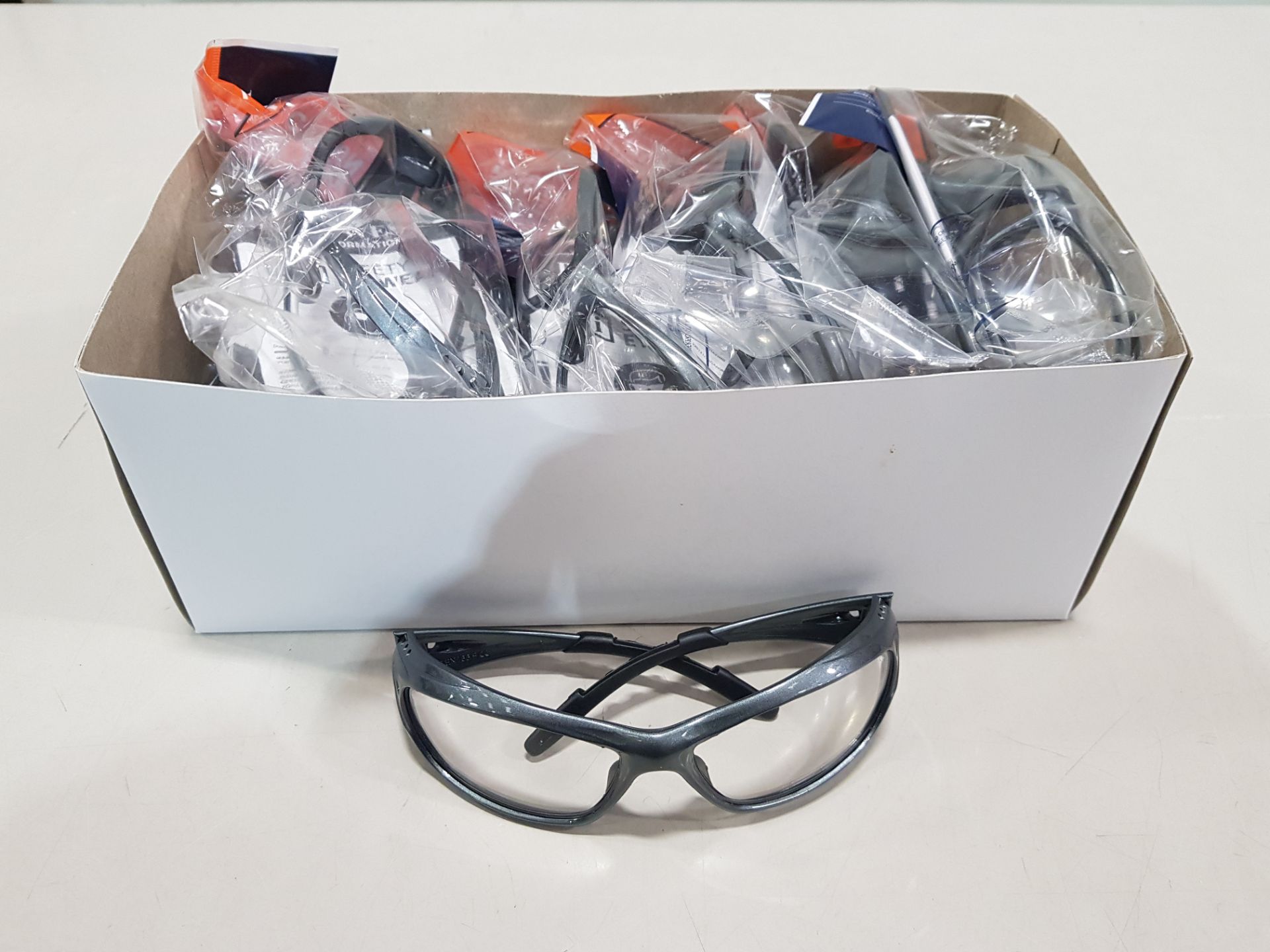 144 X BRAND NEW PORTWEST SAFETY EYE PROTECTION GLASSES IN GRAY IN ONE LARGE BOX
