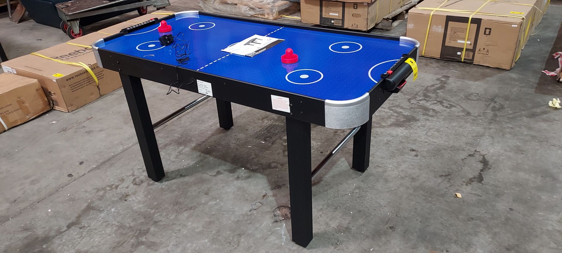 1 X BUILT BCE RILEY 5 FT AIR HOCKEY TABLE - INCLUDES FAN / 2 PUCKS / 2 PUSHERS ( PLEASE NOTE THIS IS