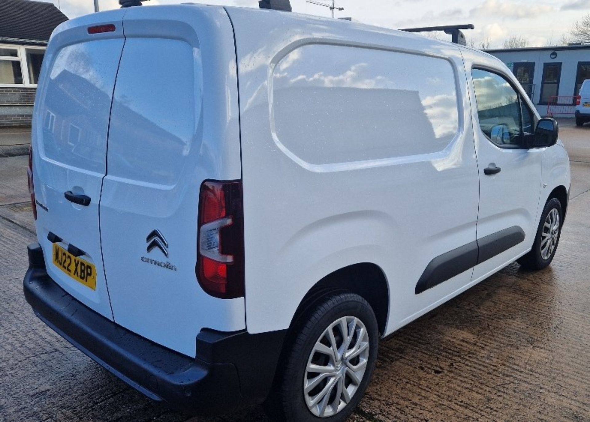 WHITE CITROEN BERLINGO 1000 EPRISE PRO DIESEL PANEL VAN 1500CC FIRST REGISTERED 27/5/2022 REG: - Image 3 of 8