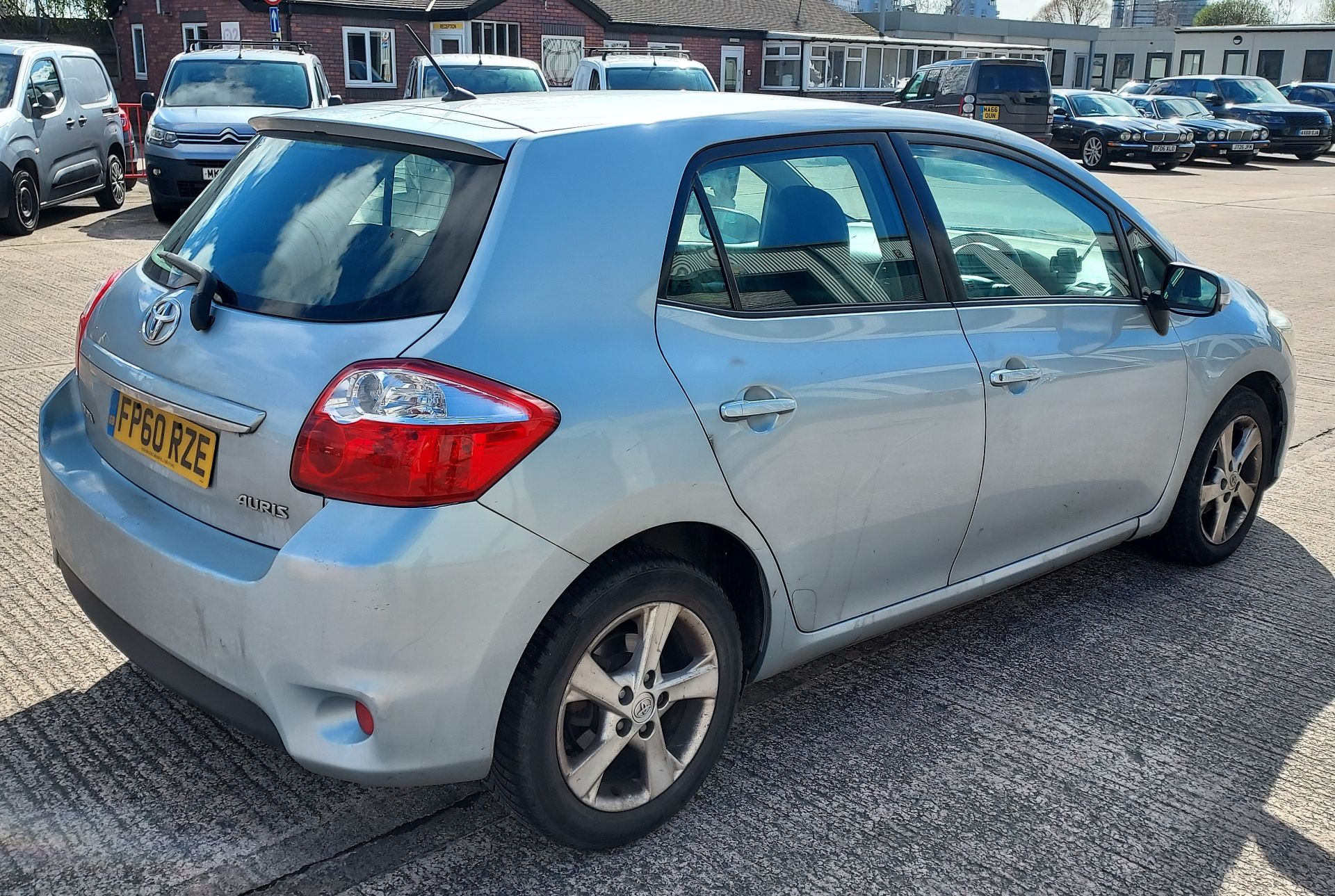 BLUE TOYOTA AURIS TR D-4D DIESEL 5 DOOR HATCHBACK 1364CC FIRST REGISTERED 29/1/2011 REG: FP60RZE - Image 3 of 9