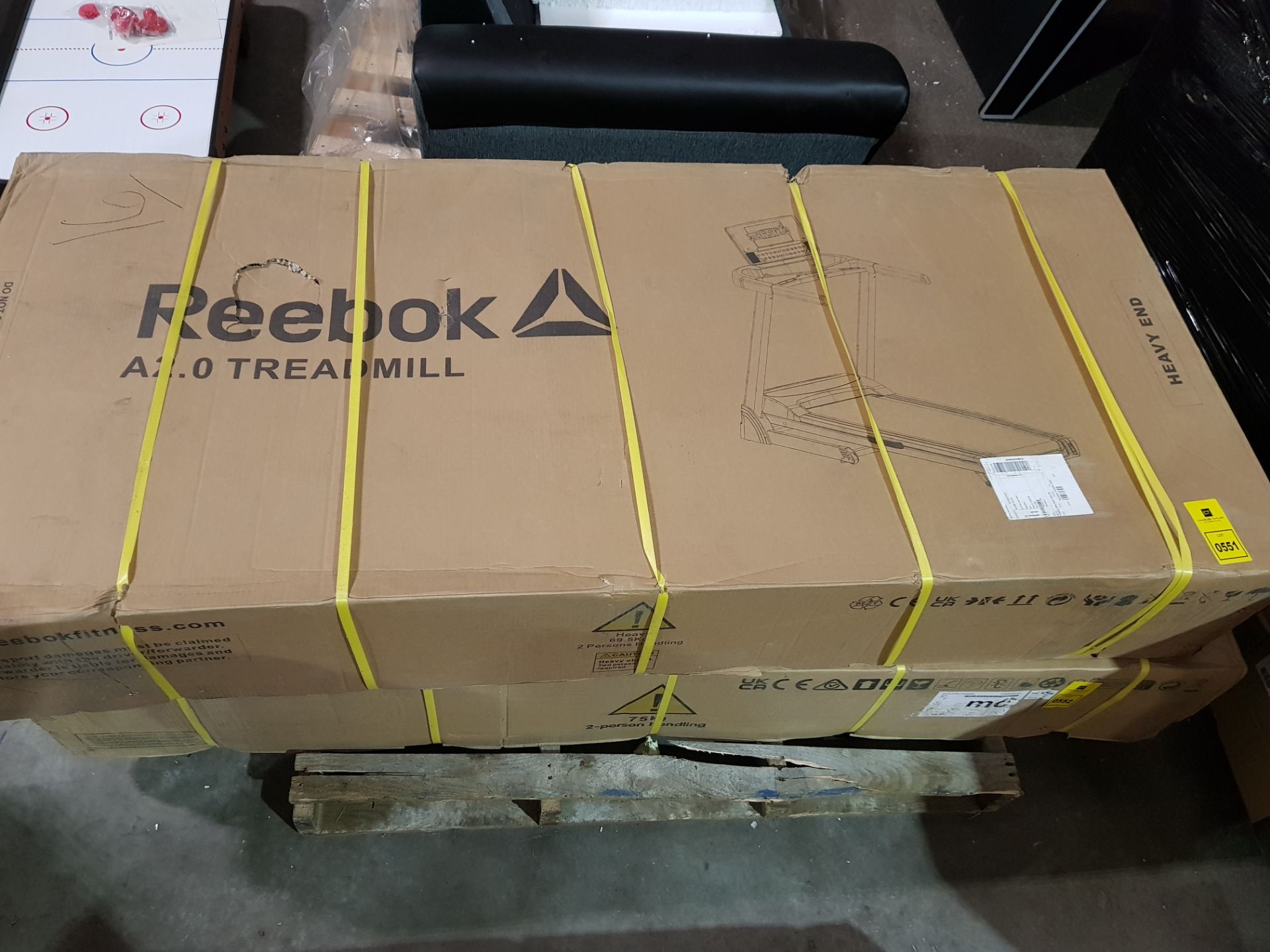 1 X BRAND NEW IN BOX REEBOK GT40S TREADMILL - NET WEIGHT 65.5KG - DIMENSIONS 186L , 82W , 29.5 H CM - Image 2 of 2