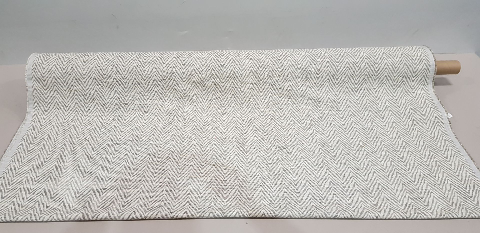 1 X ONE ROLL OF JACQUARD CURTAIN FABRIC DESIGN - NAGOA COLOURWAY - IVORY WIDTH 137 CM - APPROX 20