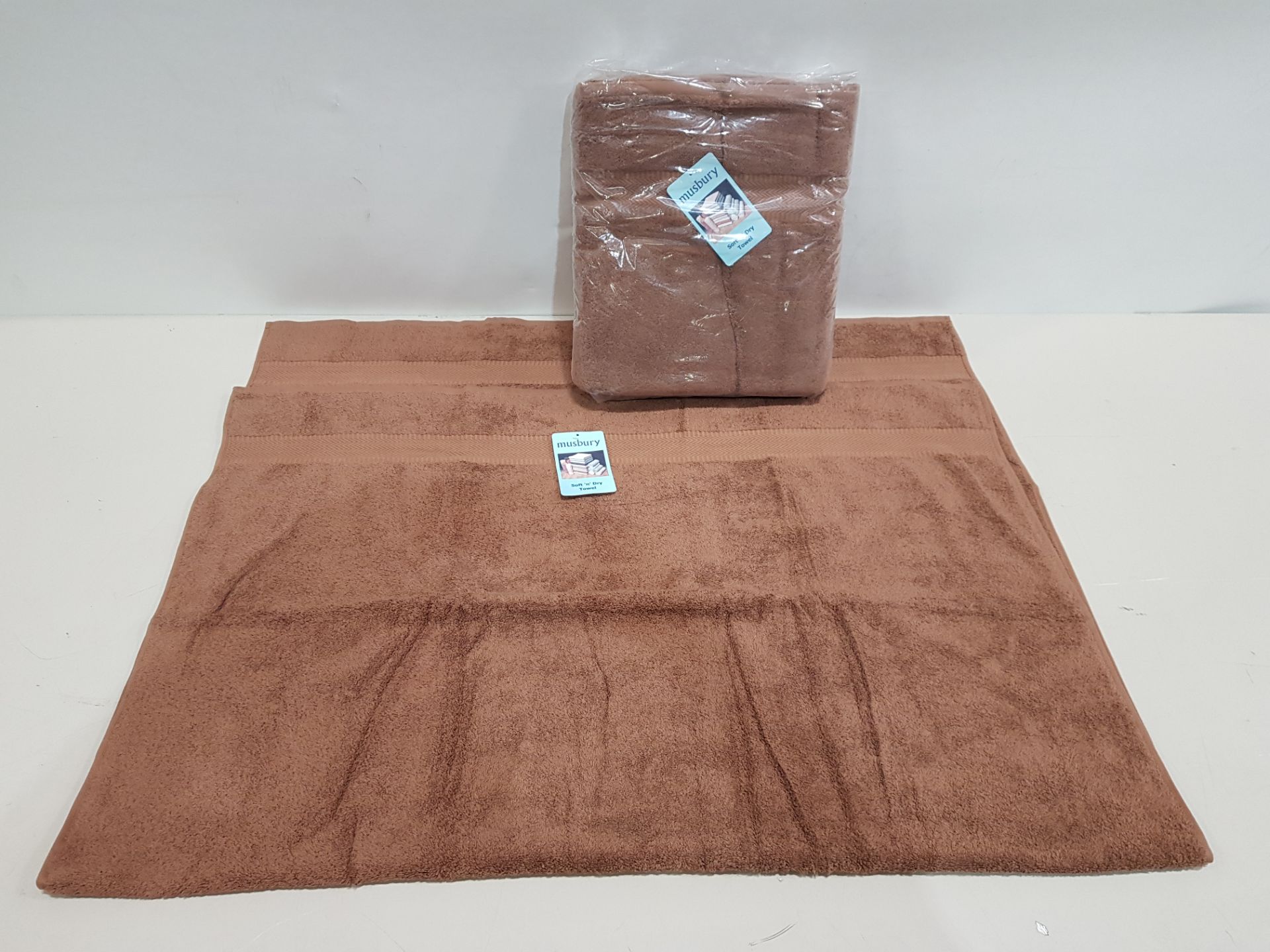 20 X BRAND NEW MUSBURY SOFT 'N' DRY BATH TOWELS IN CHOCOLATE COLOUR (SIZE : 100 X 150 CM ) - IN 1