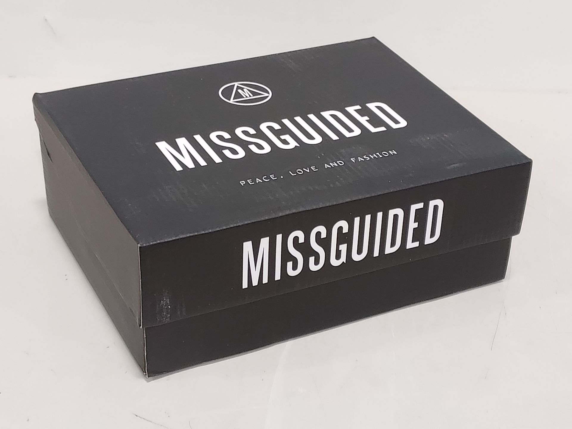 20 X BRAND NEW MIXED MISSGUIDED WOMANS SHOES TO INCLUDE SQUARE TOE BLOCK HEEL MULE SANDALS / HIGH - Image 2 of 2