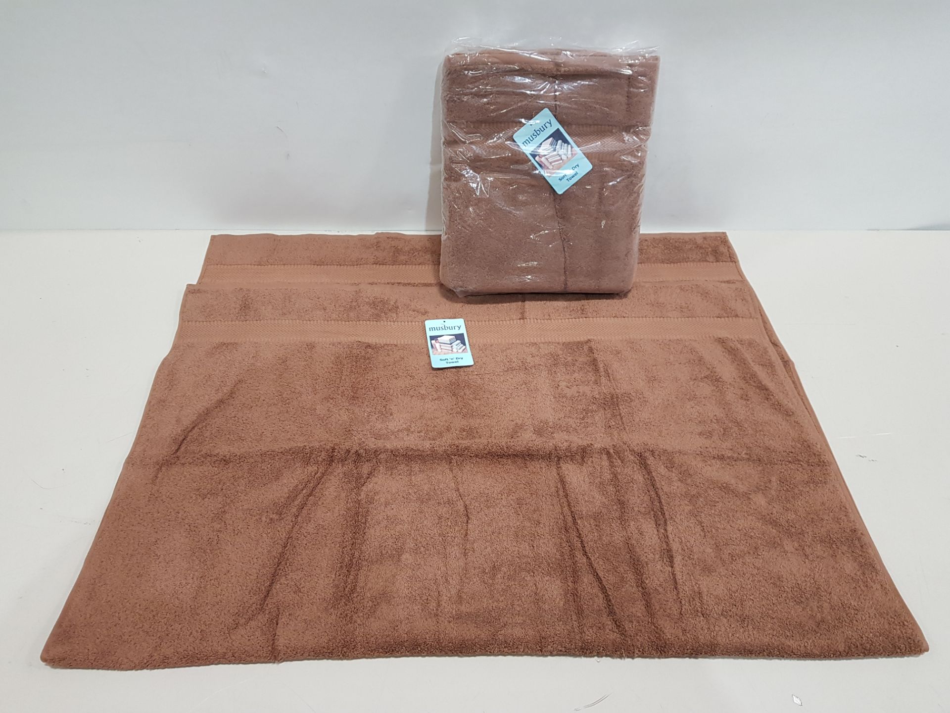 20 X BRAND NEW MUSBURY SOFT 'N' DRY BATH TOWELS IN CHOCOLATE COLOUR (SIZE : 100 X 150 CM ) - IN 1