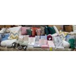 30+ BRAND NEW MIXED BEDDING LOT THIS INCLUDES IBENA BED THROWS IN GREEN AND WHITE STRIPED SIZE 150 X