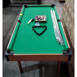 1 X UNBRANDED 5 FT POOL TABLE - INCLUDES CUES / CHALK / BALLS / BRUSH AND TRAINGLE ( PLEASE NOTE
