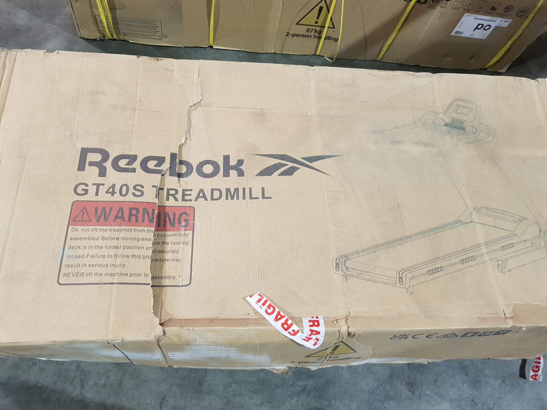 1 X BRAND NEW IN BOX REEBOK GT40S TREADMILL - NET WEIGHT 65.5KG - DIMENSIONS 168L , 82W , 29.9 H - Image 2 of 2