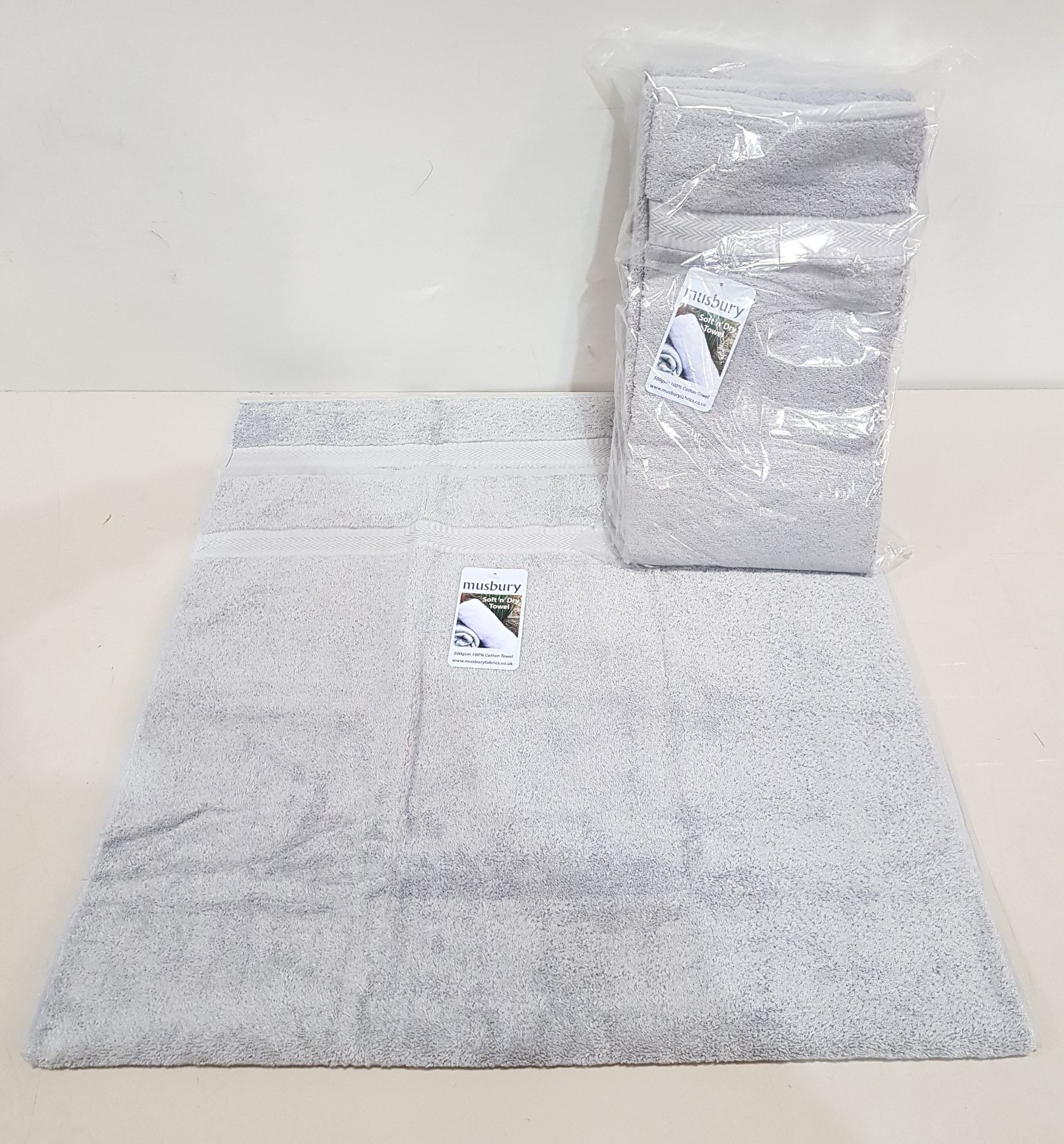 24 X BRAND NEW MUSBURY SOFT 'N' DRY BATH TOWELS IN SILVER COLOUR (SIZE : 70 X 135 CM ) - IN 2 BOX