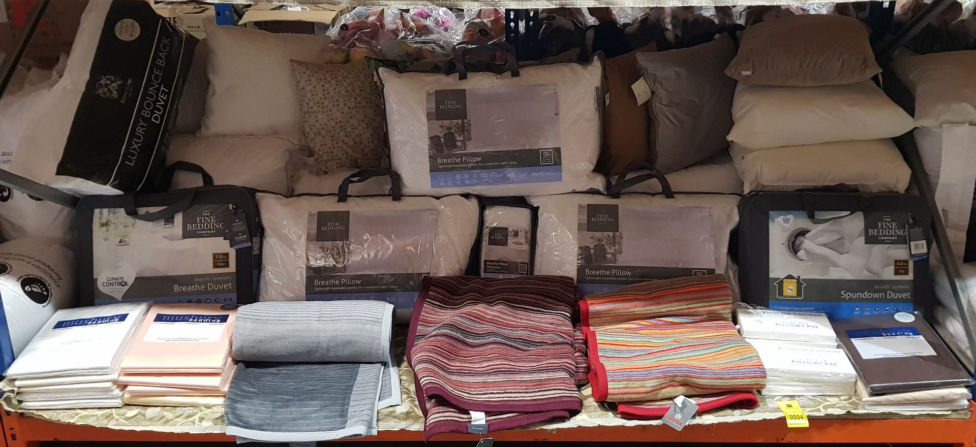 30+ BRAND NEW MIXED BEDDING LOT THIS INCLUDES THE FINE BEDDING COMPANY BREATHE PILLOWS SIZE 74 X