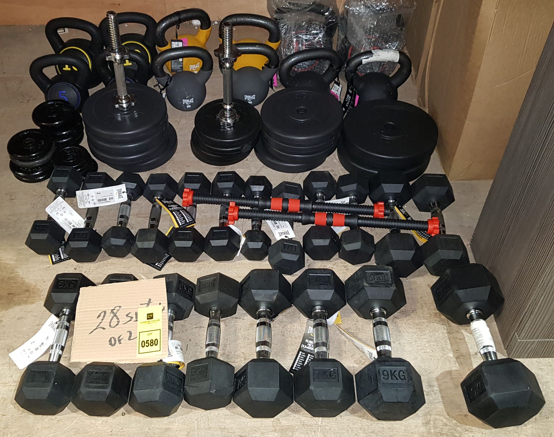 56 PIECE MIXED GYM LOT CONTAINING EVERLAST RUBBER HEX SETS OF 2 DUMBELLS - 2.5 KG / 3 KG / 5 KG /