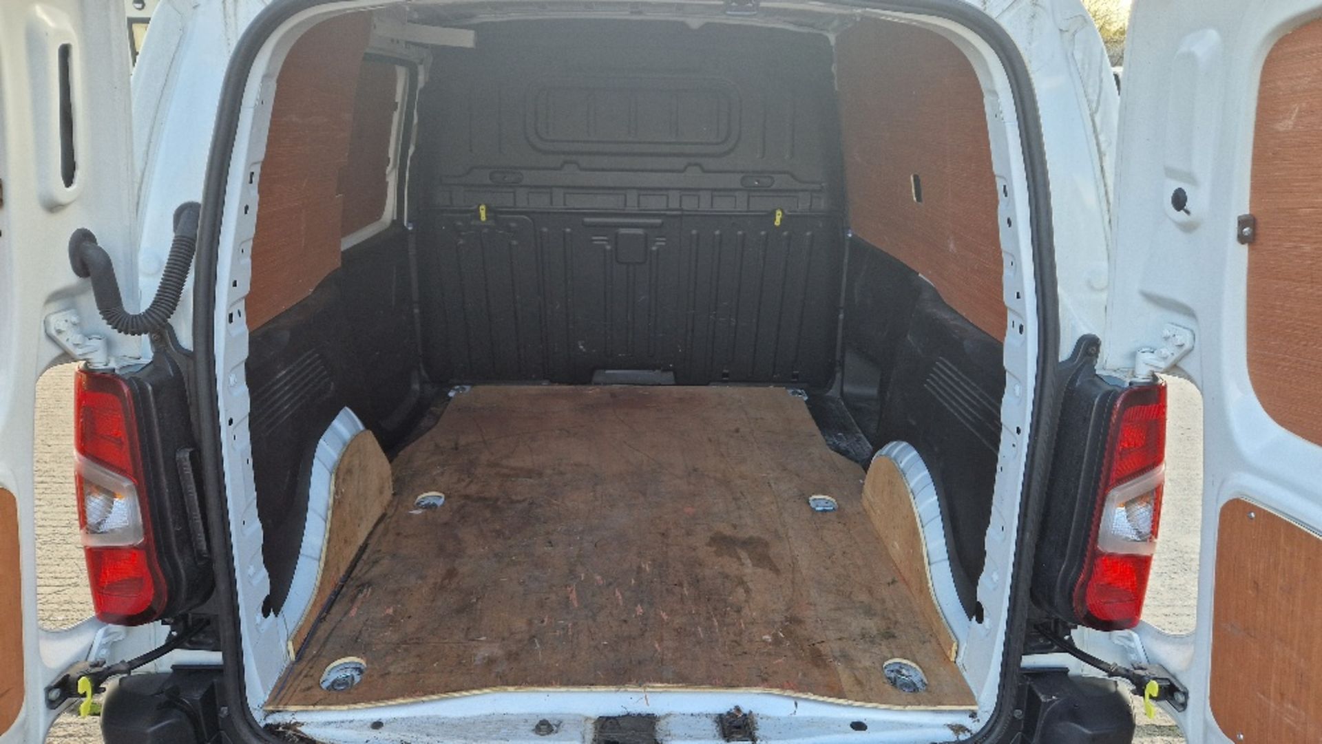 WHITE CITROEN BERLINGO 1000 EPRISE PRO DIESEL PANEL VAN 1500CC FIRST REGISTERED 27/5/2022 REG: - Image 8 of 8