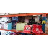 1000 + BRAND NEW MIXED LOT CONTAINING LARGE AMOUNT OF PENS / GARMENT BAGS / VARIOUS GIFT BAGS /