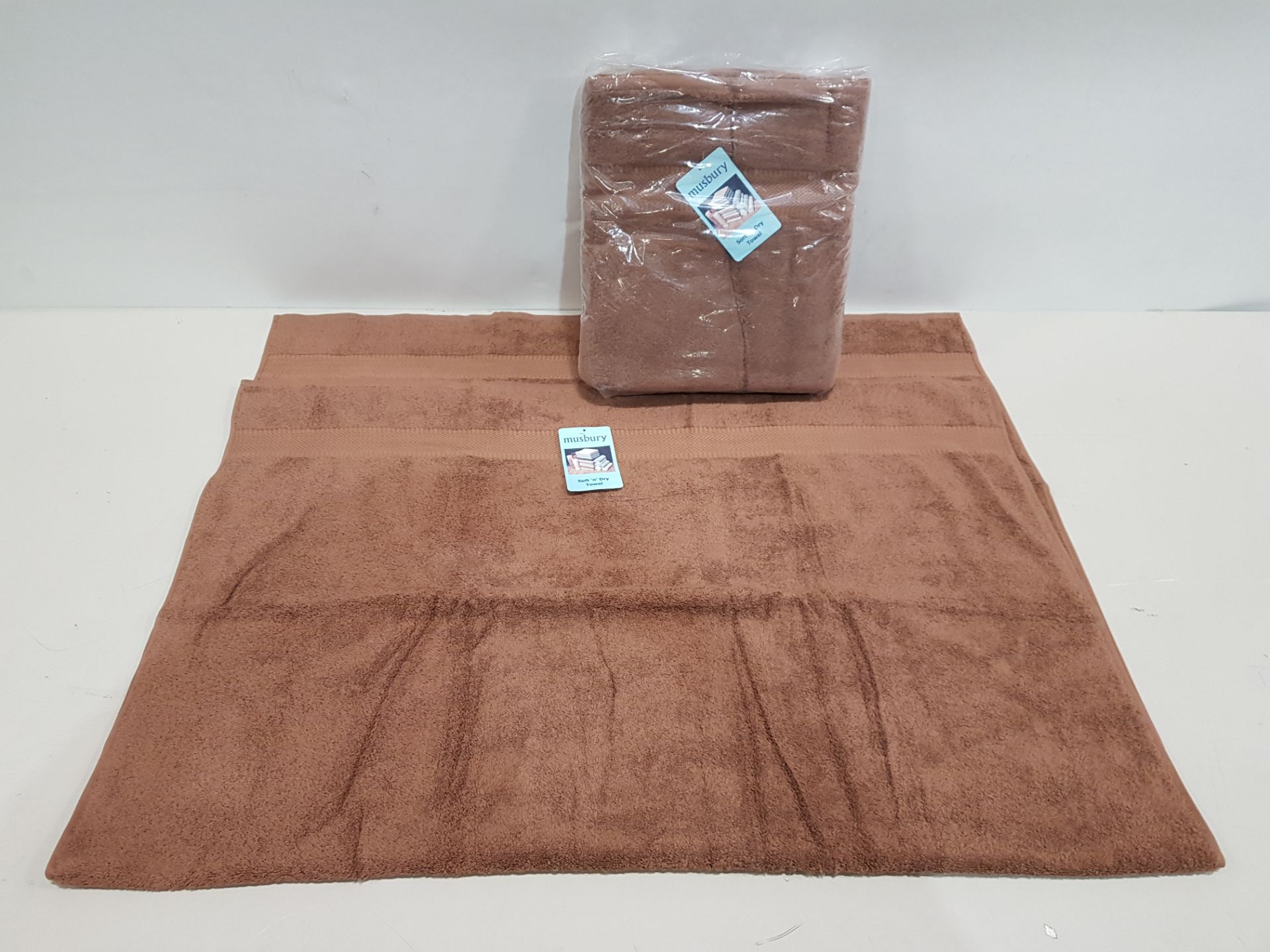 20 X BRAND NEW MUSBURY SOFT 'N' DRY BATH TOWELS IN CHOCOLATE COLOUR (SIZE : 100 X 150 CM ) - IN 1