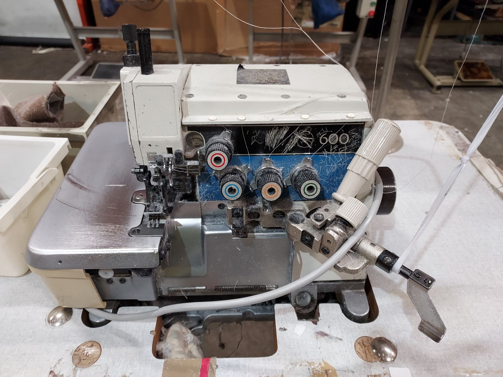 1 X BROTHER ( 600) INDUSTRIAL 4 THREAD OVERLOCKER SEWING MACHINE - WITH FOOT PEDAL AND TABLE - Image 2 of 2