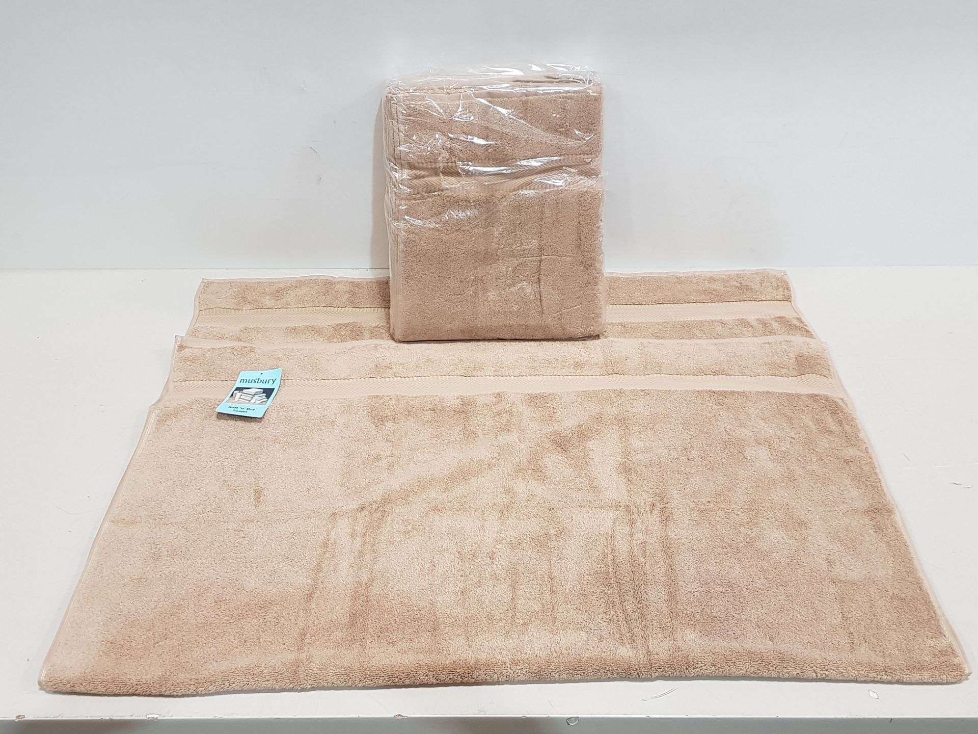 20 X BRAND NEW MUSBURY SOFT 'N' DRY BATH TOWELS IN MOCHA COLOUR (SIZE : 100 X 150 CM ) - IN 1 BOX