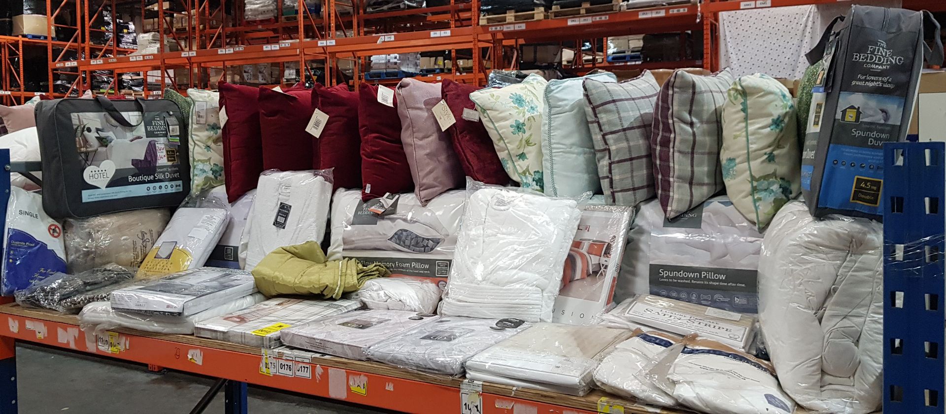 30+ BRAND NEW MIXED BEDDING LOT THIS INCLUDES THE FINE BEDDING COMPANY SPUNDOWN DUVET'S 4.5 TOG SIZE