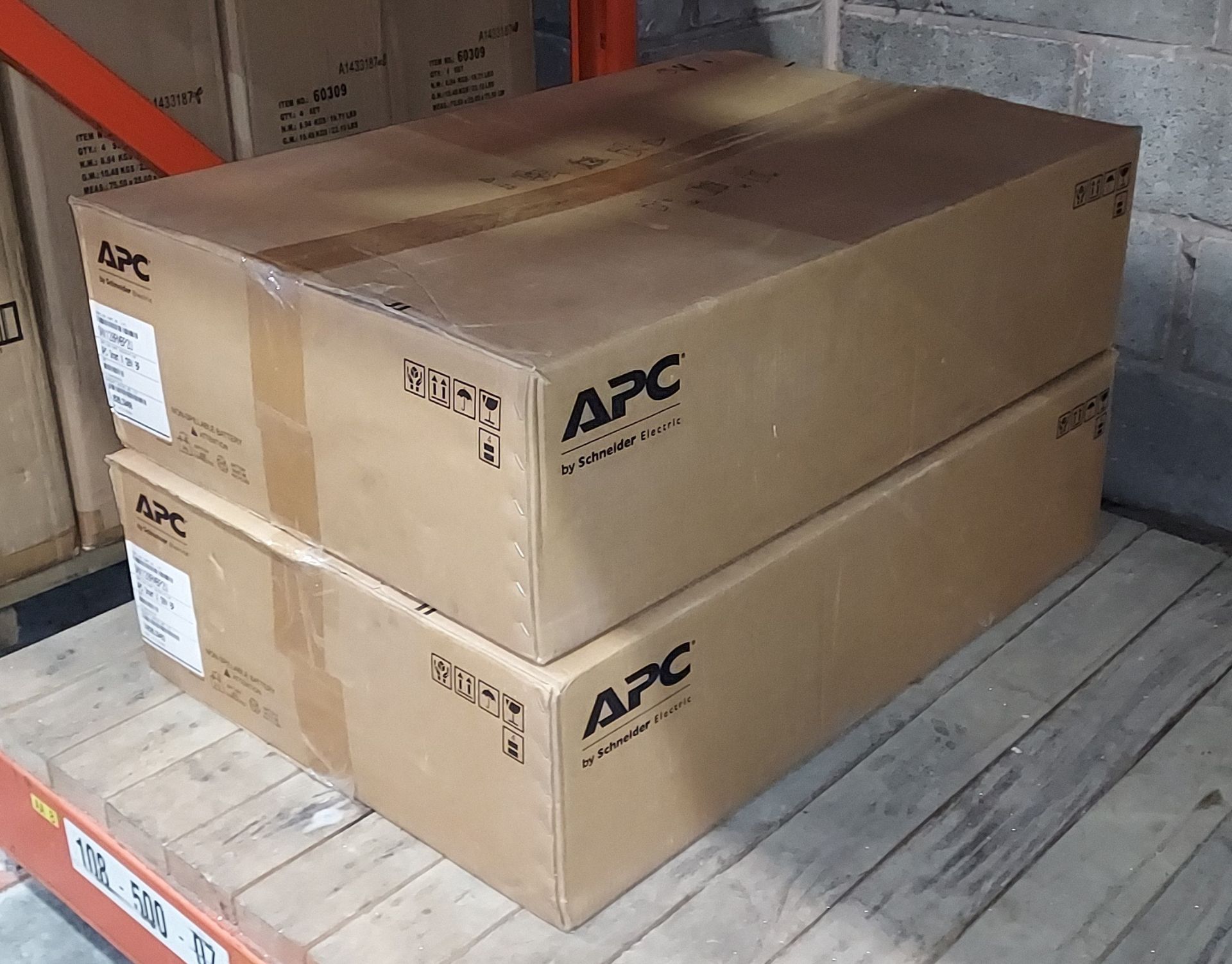 1 X BRAND NEW APC SMART X UPS 120V RACK MOUNT BATTERY PACK - PN: SMX120RMBP2U - IN ORIGINAL BOX - - Bild 2 aus 2