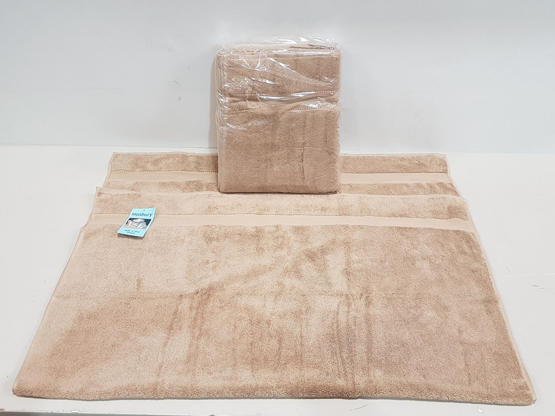 20 X BRAND NEW MUSBURY SOFT 'N' DRY BATH TOWELS IN MOCHA COLOUR (SIZE : 100 X 150 CM ) - IN 1 BOX