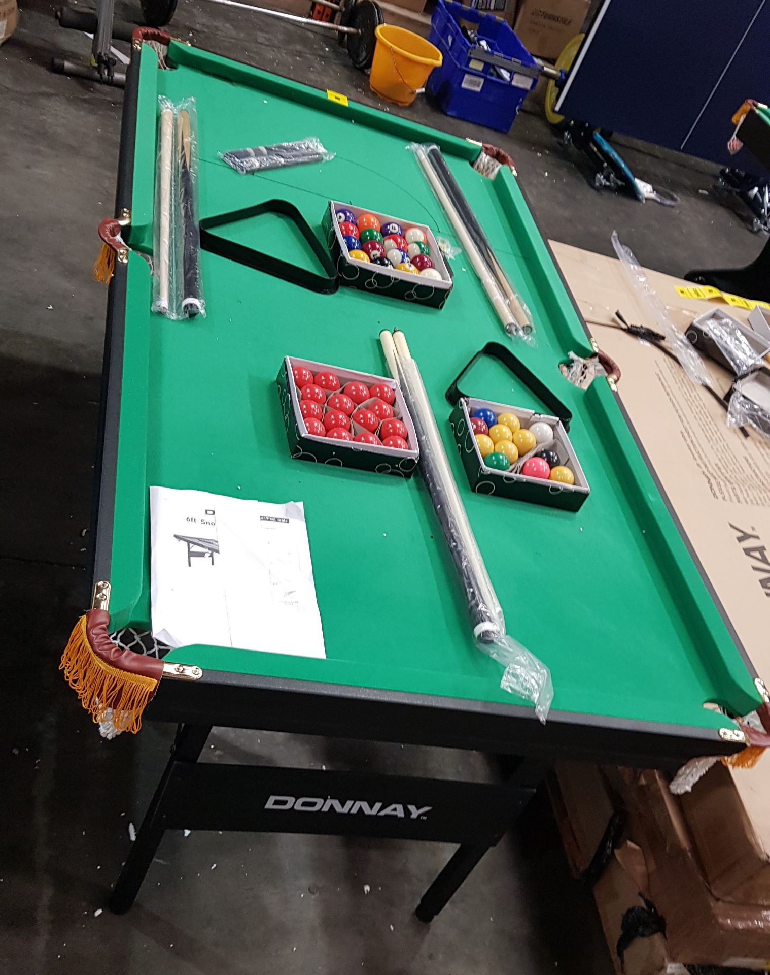 1 X BUILT DONNAY FOLDABLE 6 FT SNOOKER TABLE - INCLUDES BALLS / QUES / CHALK AND TRIANGLE ( PLEASE