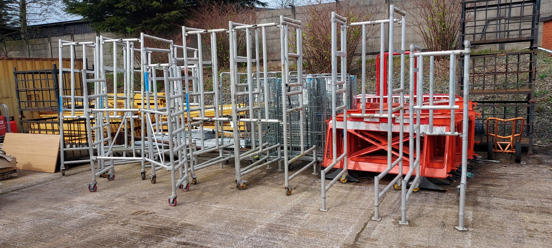 8 X INCOMPLETE ALUMINIUM SCAFFOLDING TOWERS (NO PLATFORMS), BOX OF SACK TRUCK / WHEELBARROW