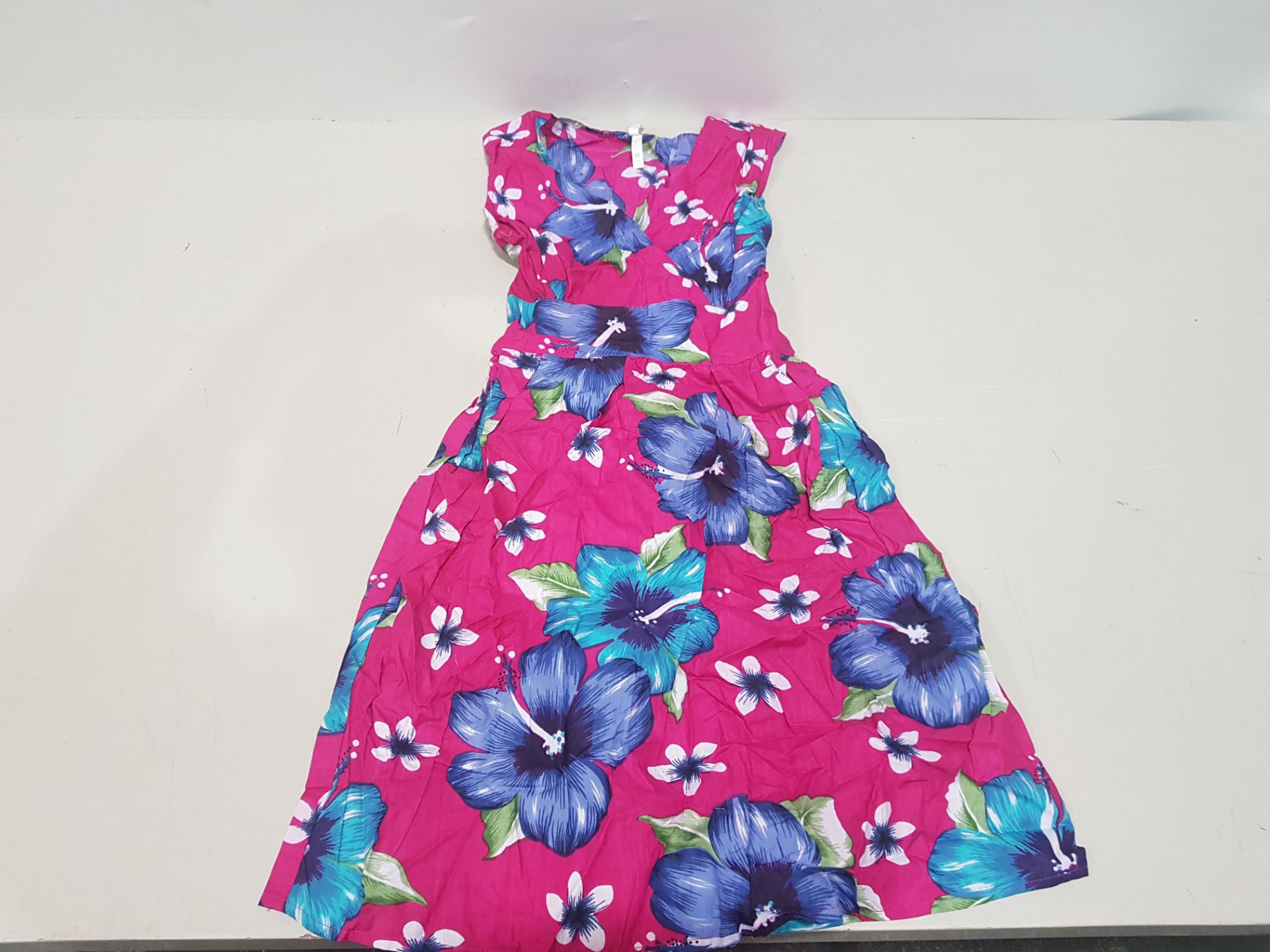 22 X BRAND NEW PISTACHIO PINK FLORAL DRESSES IN SIZE SMALL ( RRP TOTAL £550)