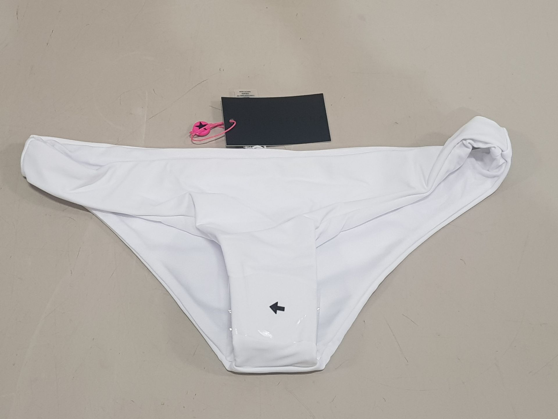 200 X BRAND NEW SOUTH BEACH MIX AND MATCH HIPSTER BIKINI BOTTOMS - ALL IN WHITE - ALL IN SIZE 12 AND