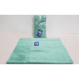 33 X BRAND NEW MUSBURY SUPERSOFT N DRY BATH TOWELS - ALL IN SAGE GREEN COLOUR ( SIZE : 70 X 127 CM )