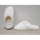 42 X BRAND NEW FAUX FUR INTERIOR AND EXTERIOR - RIBBED SOLE SLIPPERS - ALL IN CREAM - ALL IN SIZE