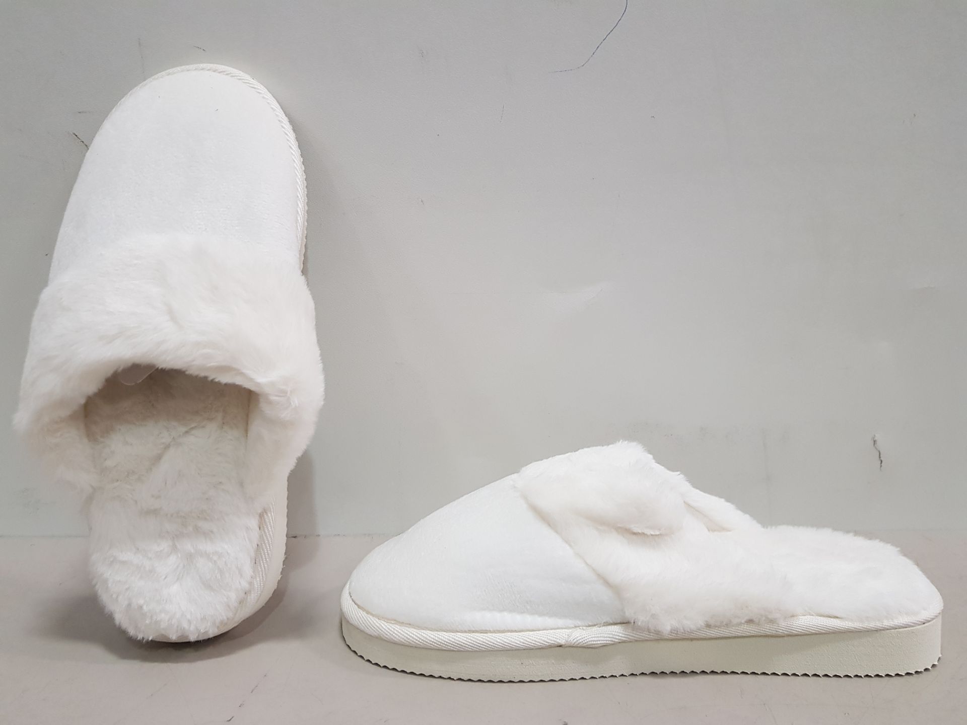 42 X BRAND NEW FAUX FUR INTERIOR AND EXTERIOR - RIBBED SOLE SLIPPERS - ALL IN CREAM - ALL IN SIZE