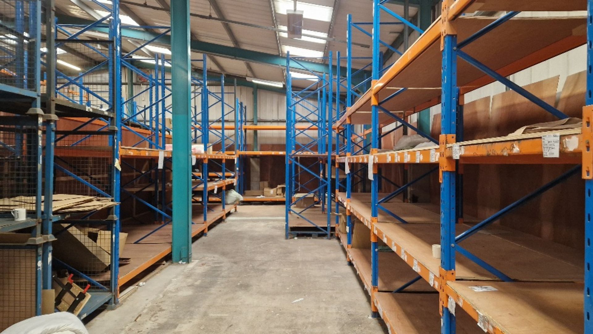 36 BAYS OF PALLET RACKING COMPRISING APPROX 306 BEAMS AND 60 UPRIGHTS. (BEAMS ARE APPROX AND - Bild 4 aus 5