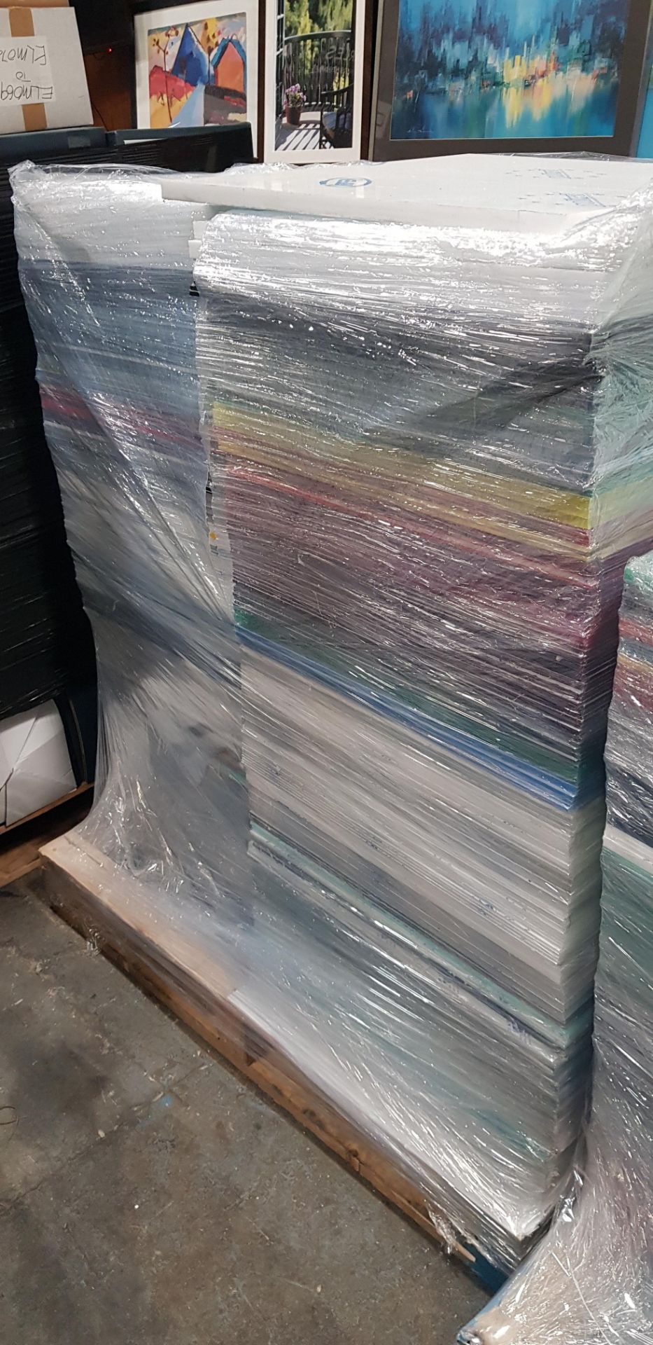 FULL PALLET OF ACRYLIC PERSPEX CLEAR & OPAQUE 600MM SQUARE OFFCUTS IN VARIOUS COLOURS & - Image 2 of 2