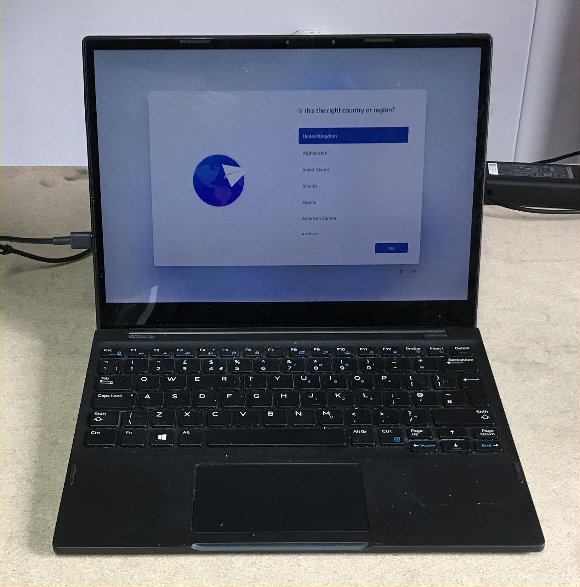 DELL LATITUDE 7285 LAPTOP, INTEL I7-7Y75 CPU, 8GB RAM, 256GB SSD, DATA WIPED WITH WINDOWS 11