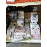 65 X BRAND NEW MIXED DUVET SETS AND CURTAINS SETS LOT CONTAINING BRANDS VANTOMA / SERENE /