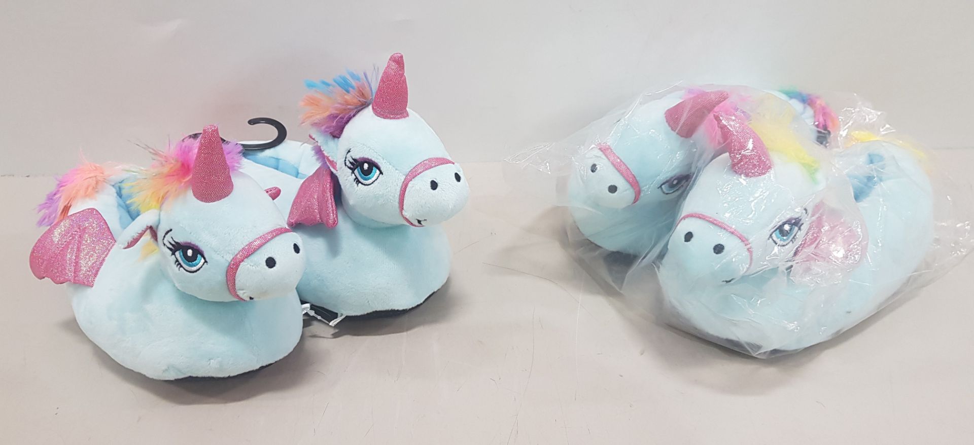 30 X BRAND NEW NIFTY KIDS UNICORN 3D SLIPPERS -ALL IN BLUE - ALL IN SIZE KIDS UK 2-3 - IN 1 TRAY