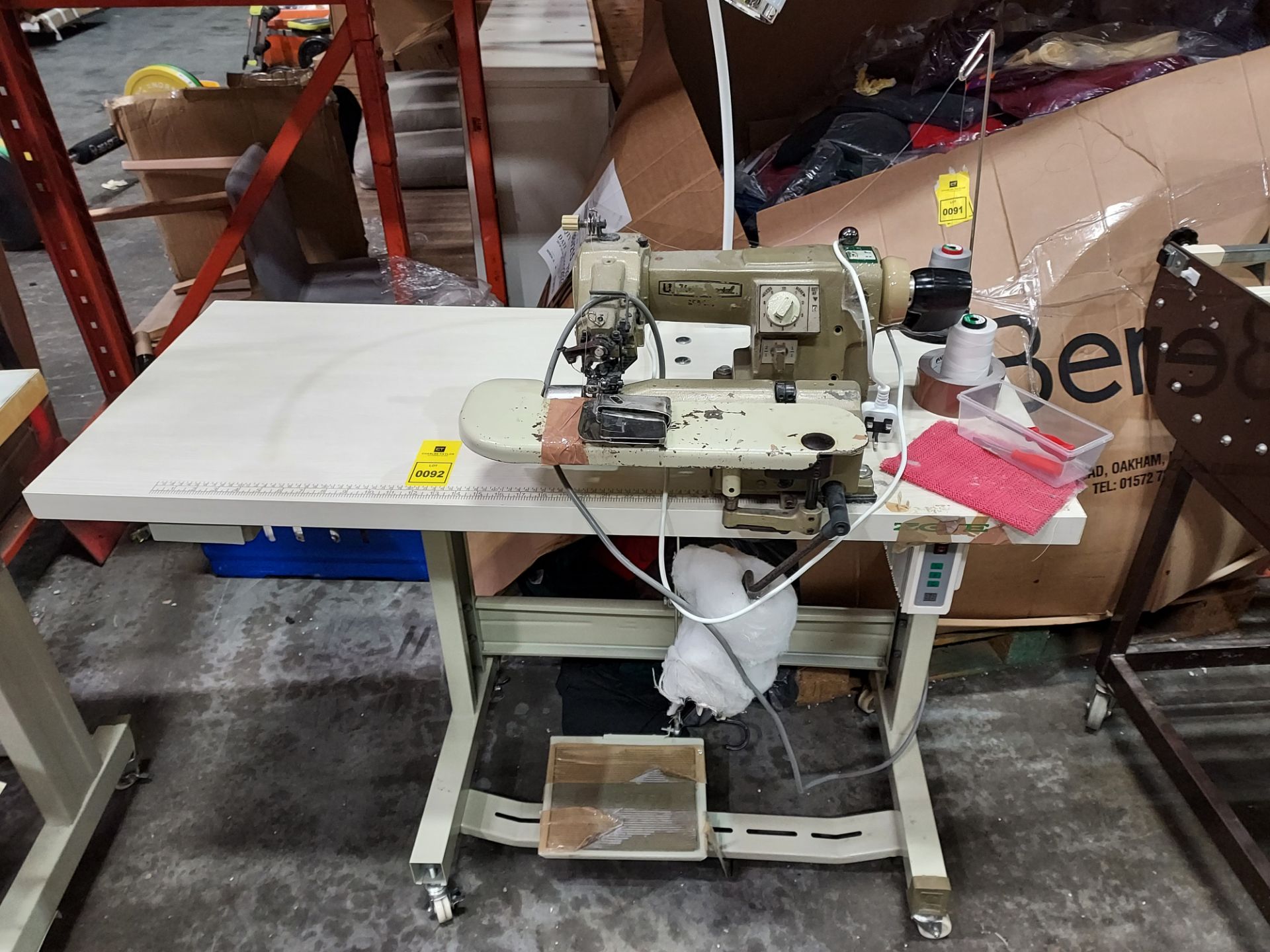 1 X UNION SPECIAL (37500-8 ) BLIND STITCH SEWING MACHINE - WITH FOOT PEDAL AND TABLE