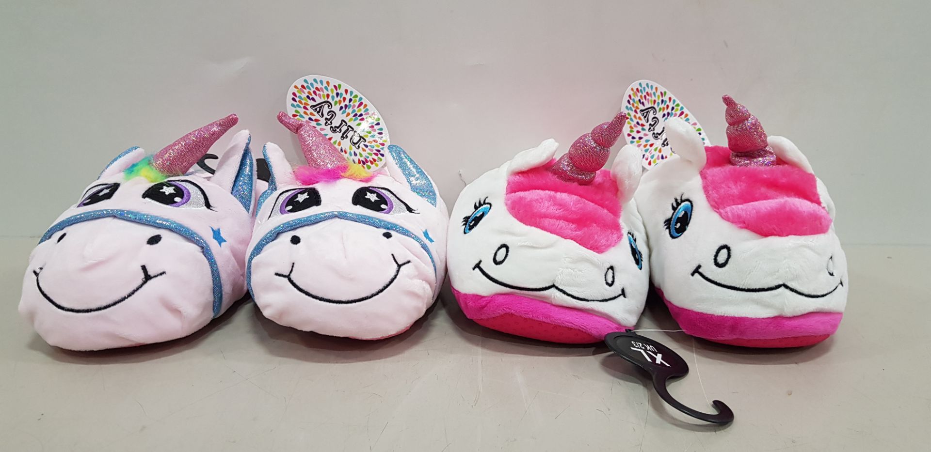 30 X BRAND NEW NIFTY KIDS UNICORN 3D SLIPPERS - IN WHITE AND PINK - IN MIXED SIZES TO INCLUDE KIDS