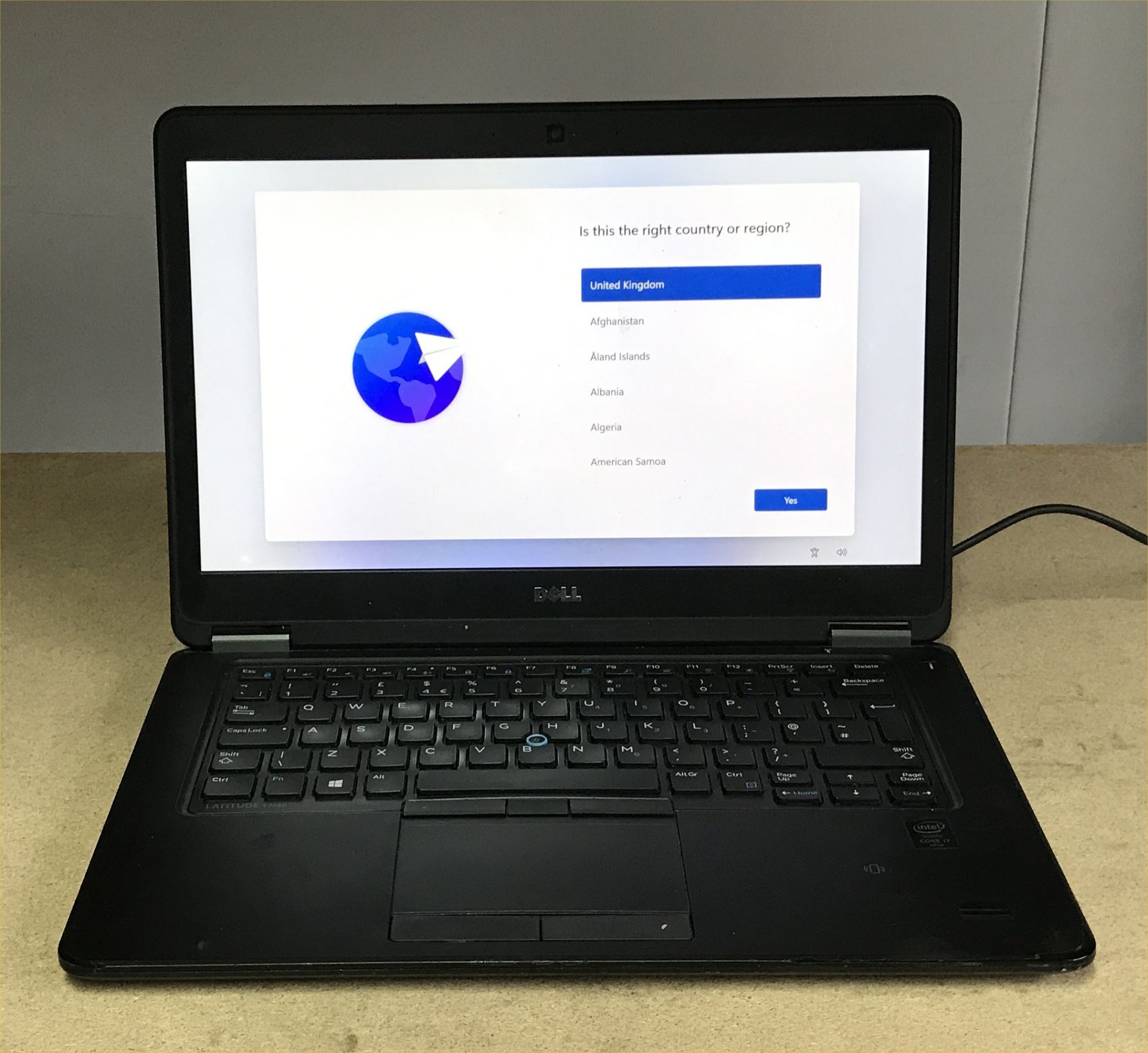 DELL LATITUDE E7450 LAPTOP, INTEL I7-5600U CPU, 8GB RAM, 256GB SSD (NOTE BATTERY IS FAULTY & NEEDS