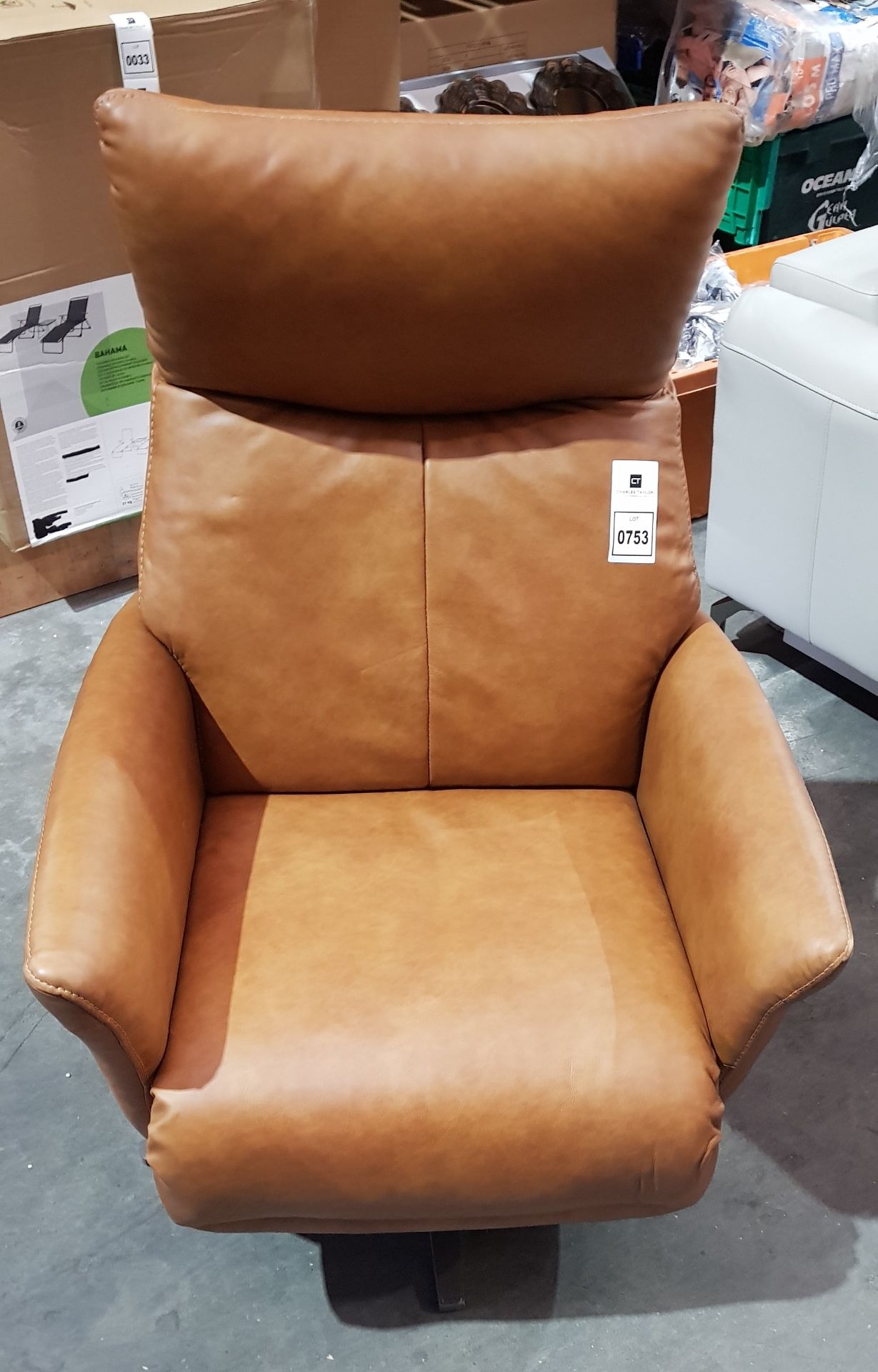 1 X SINGLE SEATER LEATHER ELECTRIC CHAIR IN TAN COLOUR - NO CHARGER - POOR CONDITION - CUSTOMER