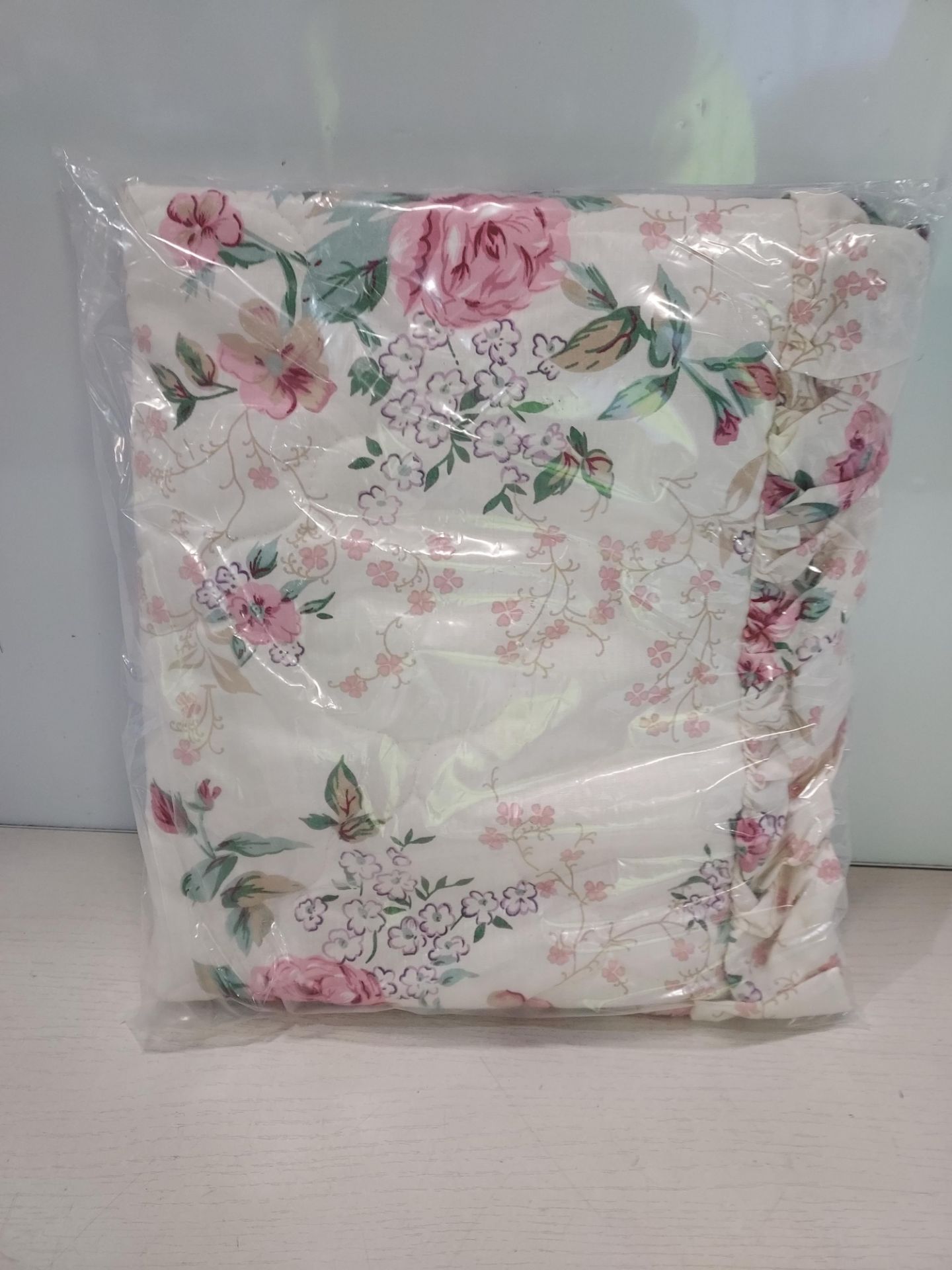 40 X BRAND NEW DIANA COMPE SINGLE PILLOW CASES - ON ROSE GARDEN DESIGN - ( 20 SETS OF 2 ) ( 74 CM