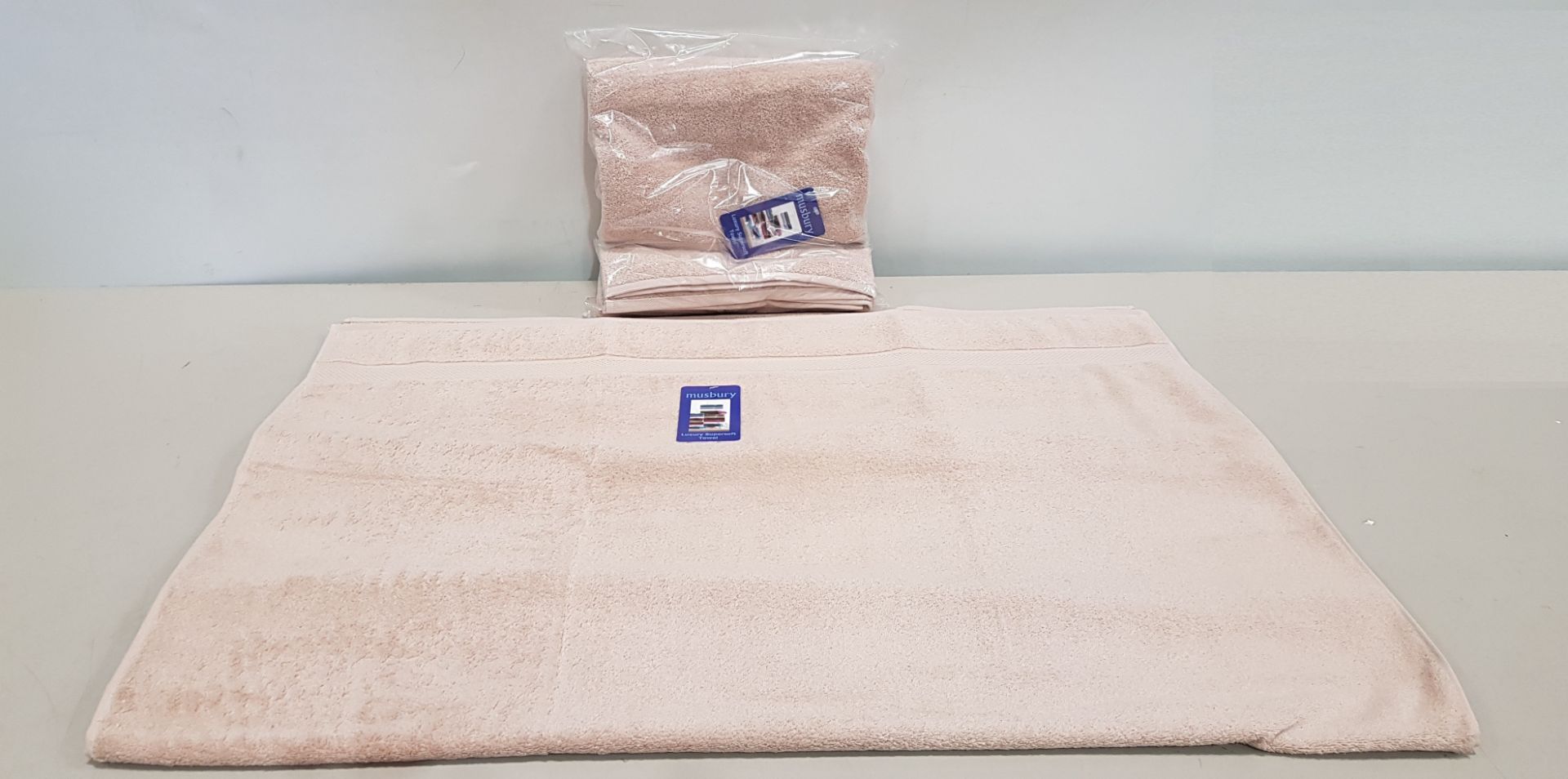 20 X BRAND NEW MUSBURY SUPERSOFT N DRY BATH TOWELS - ALL IN LATTE COLOUR ( SIZE : 100 X 150 CM ) -