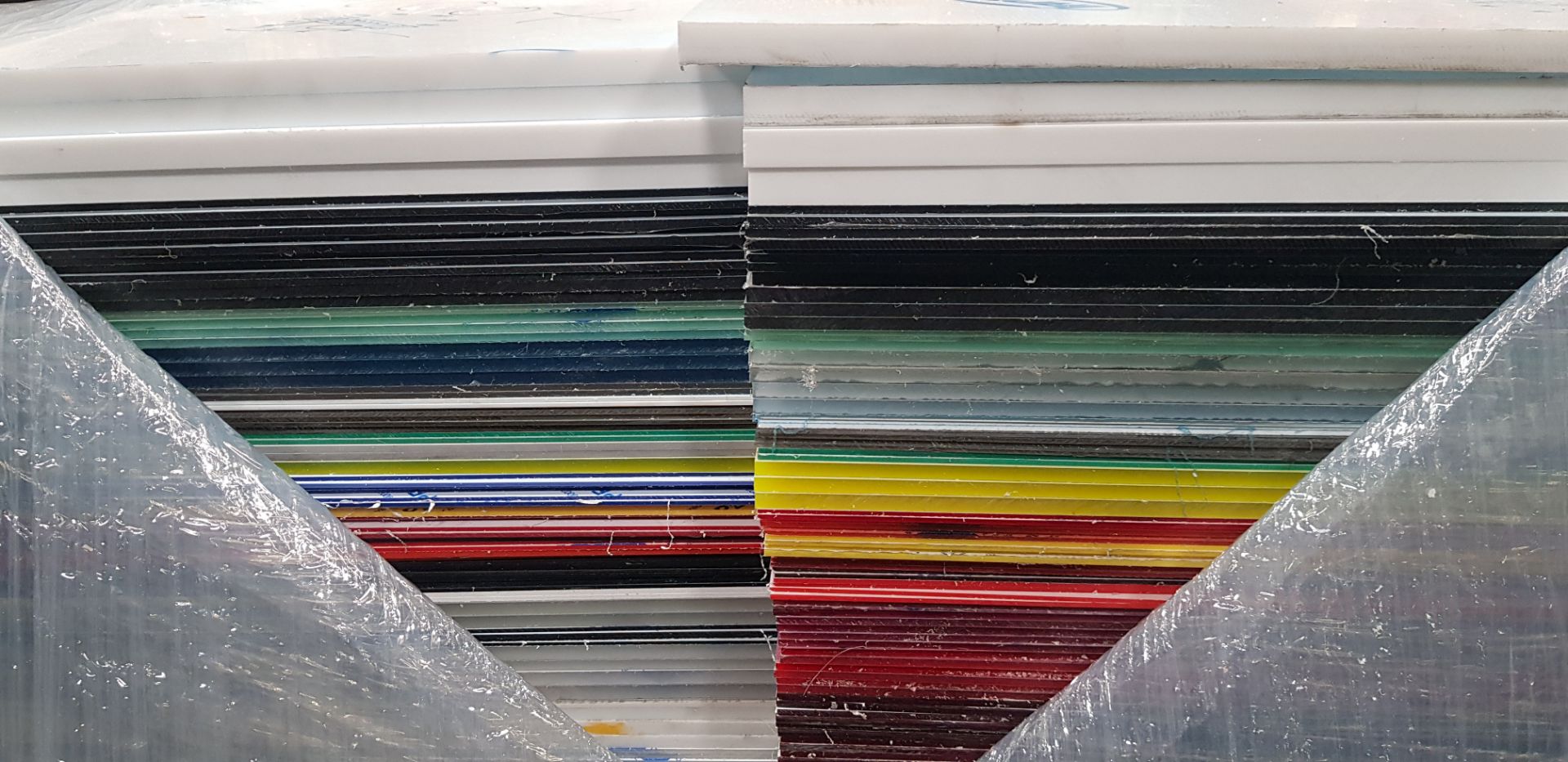 FULL PALLET OF ACRYLIC PERSPEX CLEAR & OPAQUE 600MM SQUARE OFFCUTS IN VARIOUS COLOURS &