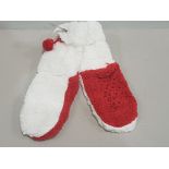 30 X BRAND NEW LOUNGEABLE BOUTIQUE LONG WOOLY SOCKS IN WHITE AND RED WITH GRIP SOLES - ALL IN SIZE
