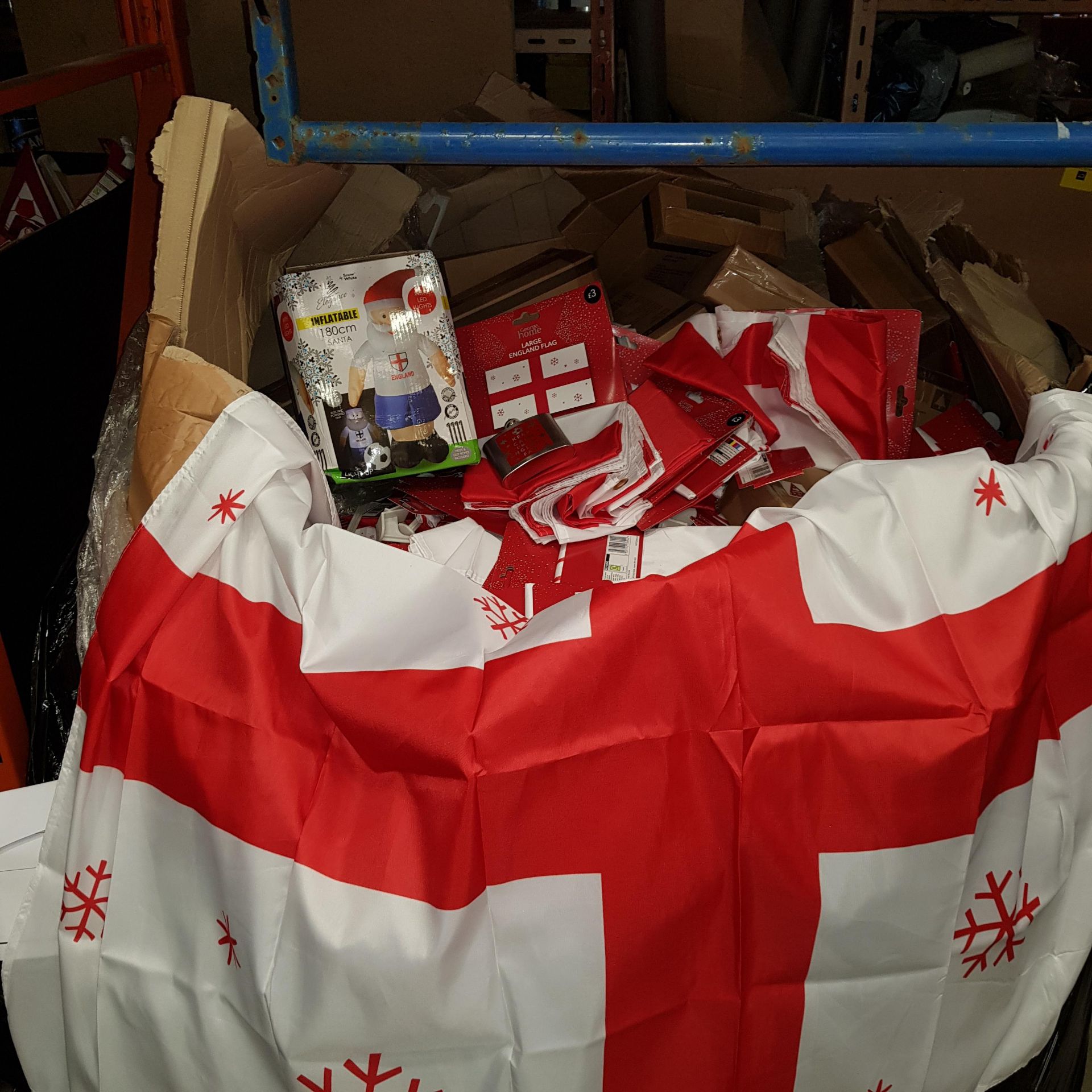 4000 X BRAND NEW MIXED LOT TO INCLUDE ENGLAND FLAGS - ENGLAND FLAG BOPPERS - LARGE ENGLAND FLAGS -
